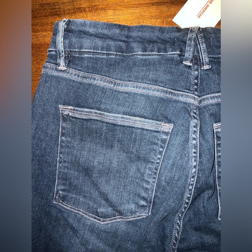 Good American - Good Legs Cropped Jeans - Picture 11 of 14